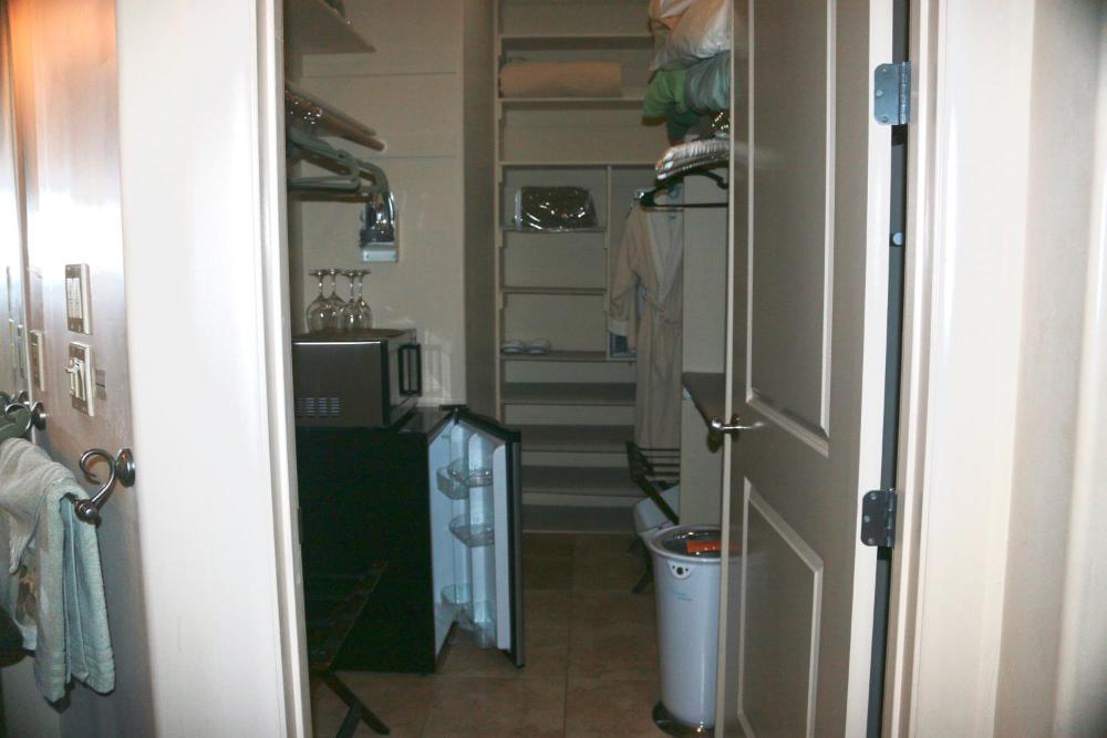 Deluxe Double Room with Bath interior